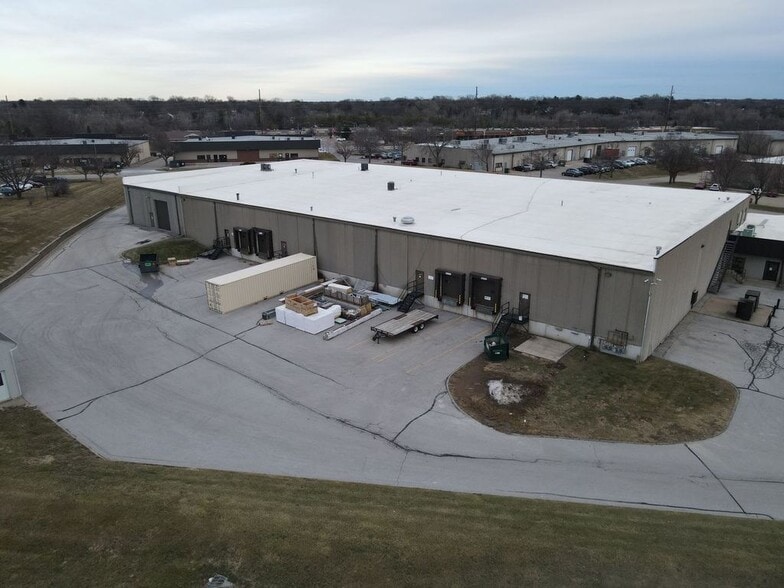 More Photos Of 3100 101st St, Urbandale Warehouse For Lease