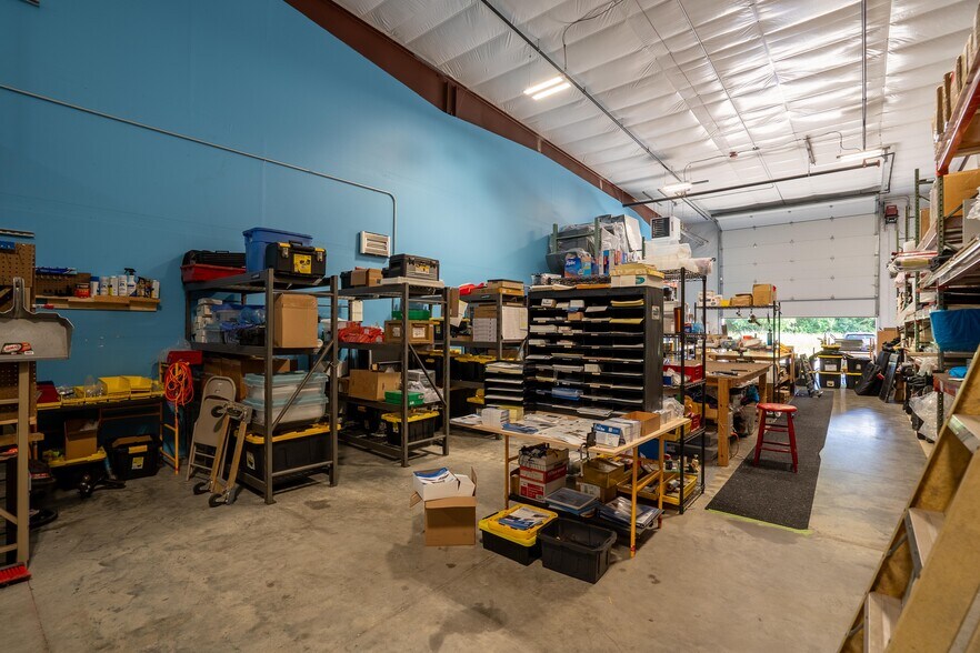 More Photos Of 2404 Robinson Ave NE, Bondurant Service For Lease