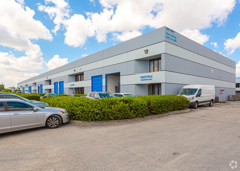 More Photos Of 7205-7227 NW 54th St, Miami Light Manufacturing For Lease