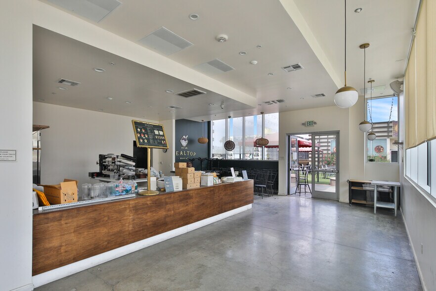 More Photos Of 450 S Western Ave, Los Angeles Freestanding For Lease