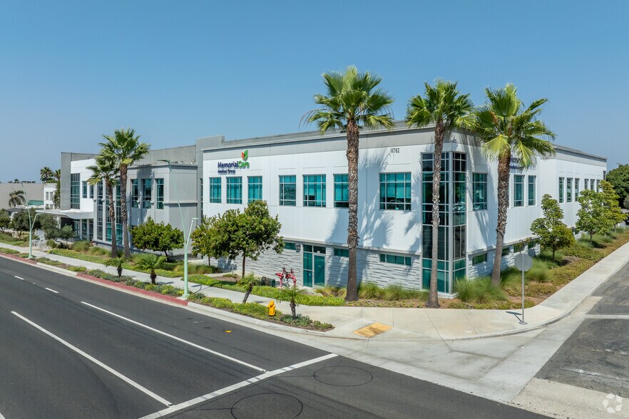 More Photos Of 17762 Beach Blvd, Huntington Beach Medical For Lease