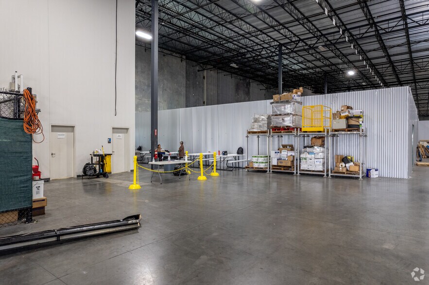 More Photos Of 10565 Red Bluff Rd, Pasadena Distribution For Lease