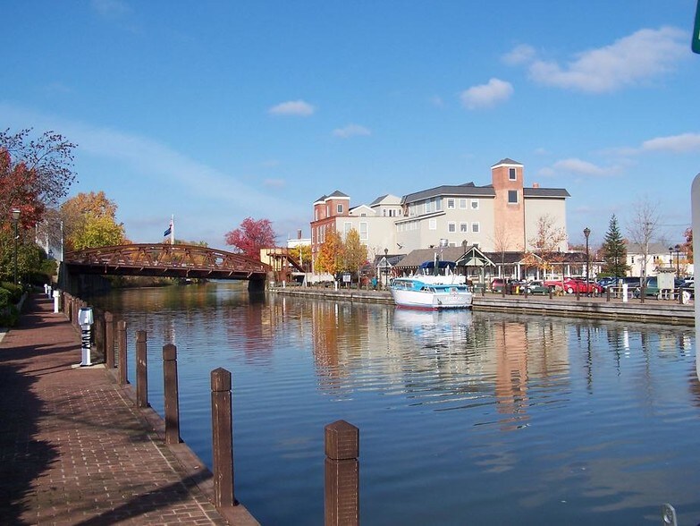 More Photos Of 1387 Fairport Rd, Fairport Unknown For Lease