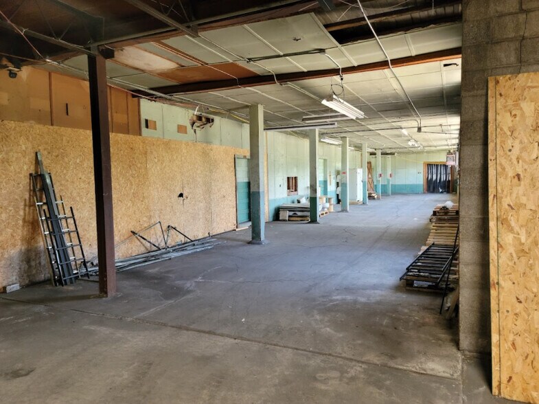 More Photos Of 1900 E Holland Ave, Saginaw Warehouse For Sale
