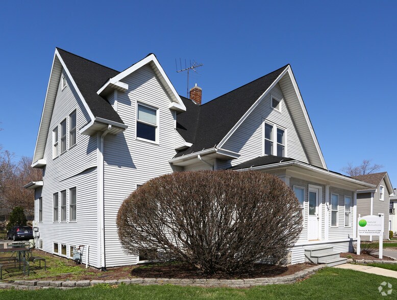 Primary Photo Of 639 S Washington St, Naperville Coworking Space