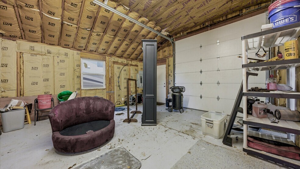 More Photos Of 2450 NW Lowenstein Dr, Lee's Summit Flex For Sale