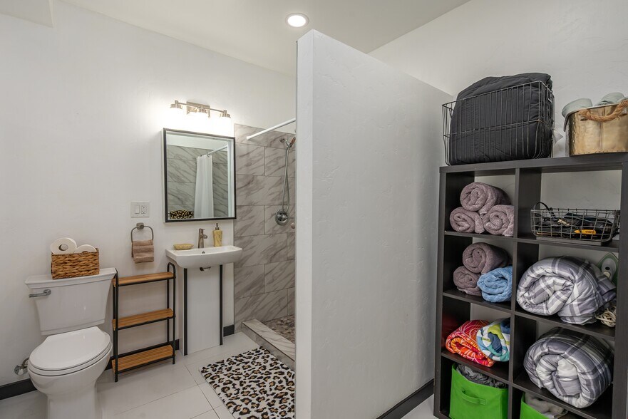 More Photos Of 4741 Point Loma Ave, San Diego Storefront Retail Residential For Sale