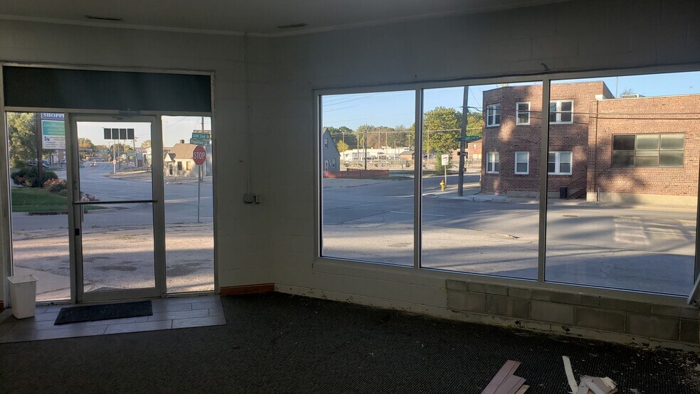 More Photos Of 1221-1225 S Saddle Creek Rd, Omaha Freestanding For Lease