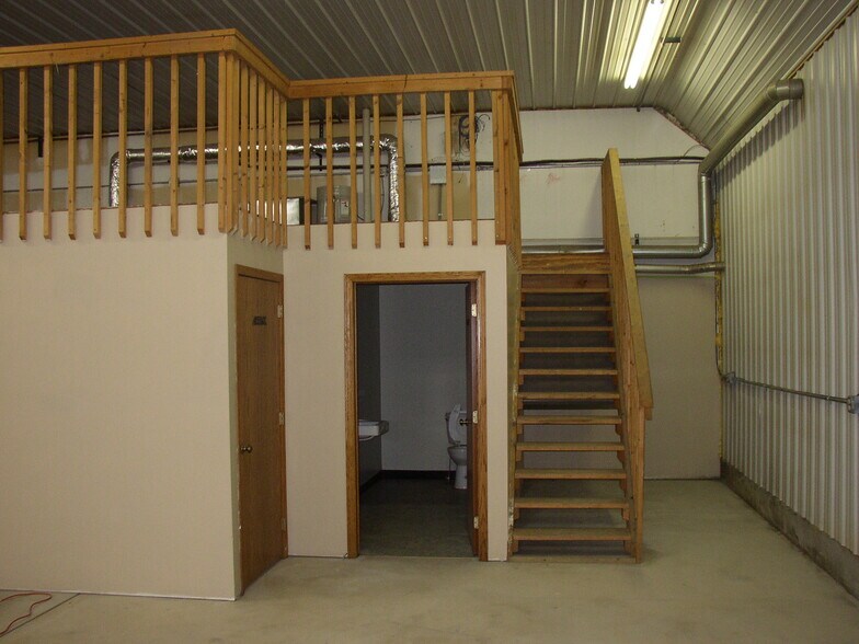More Photos Of 945 5th Ave SE, Hutchinson Light Manufacturing For Lease