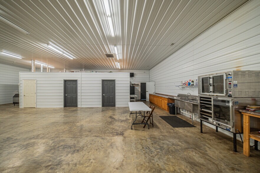 More Photos Of 71 Commerce St, Hickory Supermarket For Sale