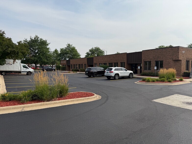 More Photos Of 657 E Golf Rd, Arlington Heights Unknown For Lease