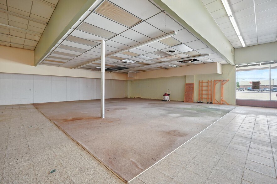 More Photos Of 500-511 E Broadway St, Sweetwater Storefront For Sale