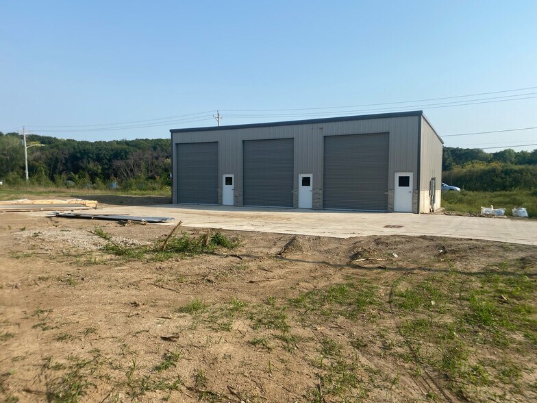 SE 14th Ct Hartford Ave, Des Moines, IA 50320 Industrial For Lease