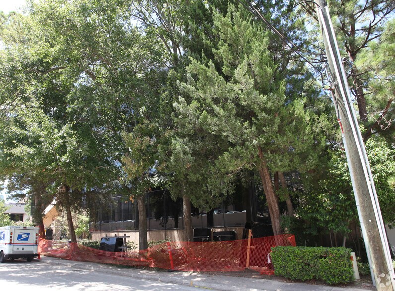 More Photos Of 17 S Briar Hollow Ln, Houston Office Residential For Lease