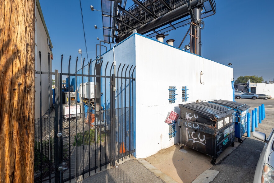 More Photos Of 10504 Victory Blvd, North Hollywood Freestanding For Sale