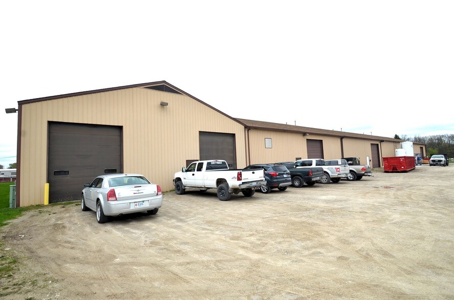 More Photos Of 5684 E Highland Rd, Howell Warehouse For Lease