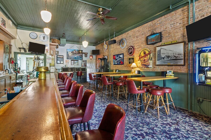 More Photos Of 114 N Capron St, Berlin Restaurant For Sale