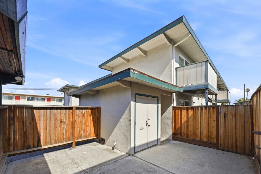 More Photos Of 511 Walker Dr, Mountain View Apartments For Sale
