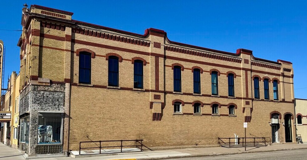 More Photos Of 202 N Sibley Ave, Litchfield Storefront Retail Residential For Lease