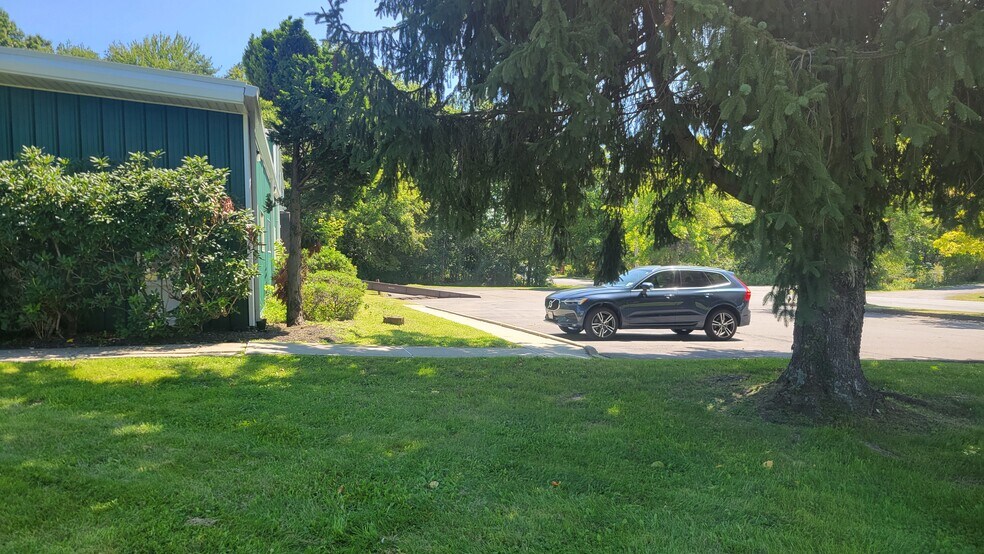 More Photos Of 4 Hadden Dr, Montgomery Warehouse For Lease