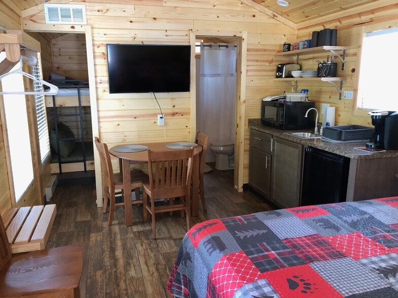 More Photos Of 4171 E US Highway 54, Linn Creek Trailer Camper Park For Sale
