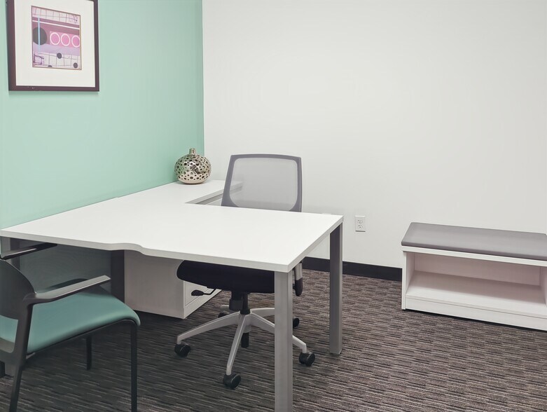 More Photos Of 1299 Farnam St, Omaha Coworking Space