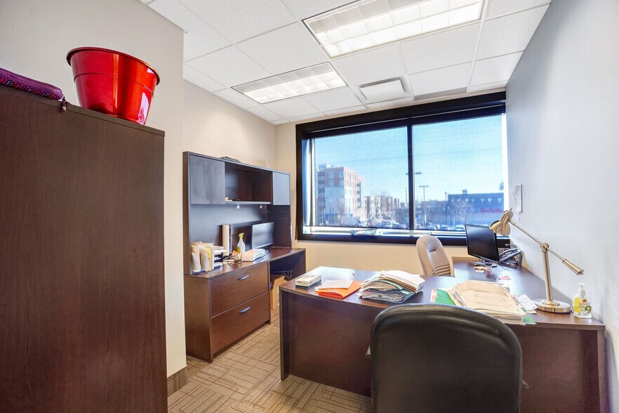 More Photos Of 8127 Boul Saint-Michel, Montréal Office For Lease