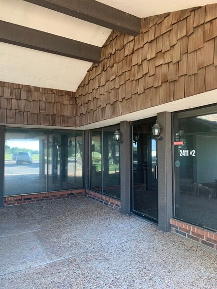More Photos Of 2411 Heritage Trl, Enid Office For Sale