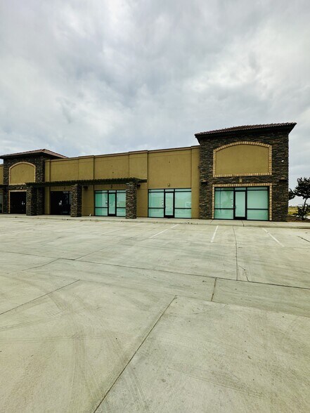 More Photos Of 9741 S Enos Ln, Bakersfield Service Station For Lease