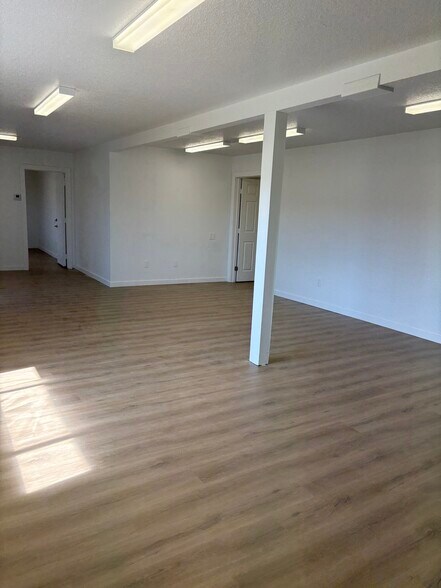 More Photos Of 18440 Paulson Dr, Port Charlotte Service For Lease