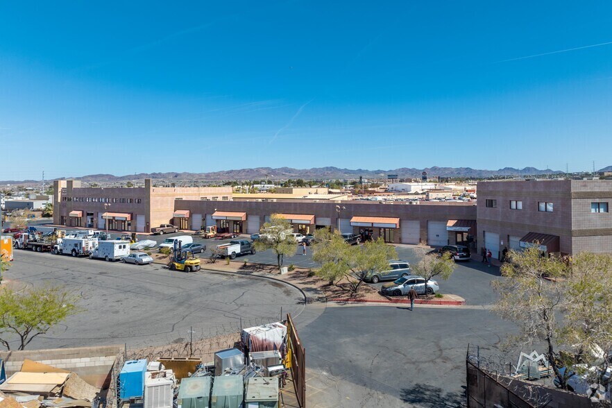 More Photos Of 401-433 Max Ct, Henderson Light Distribution For Lease