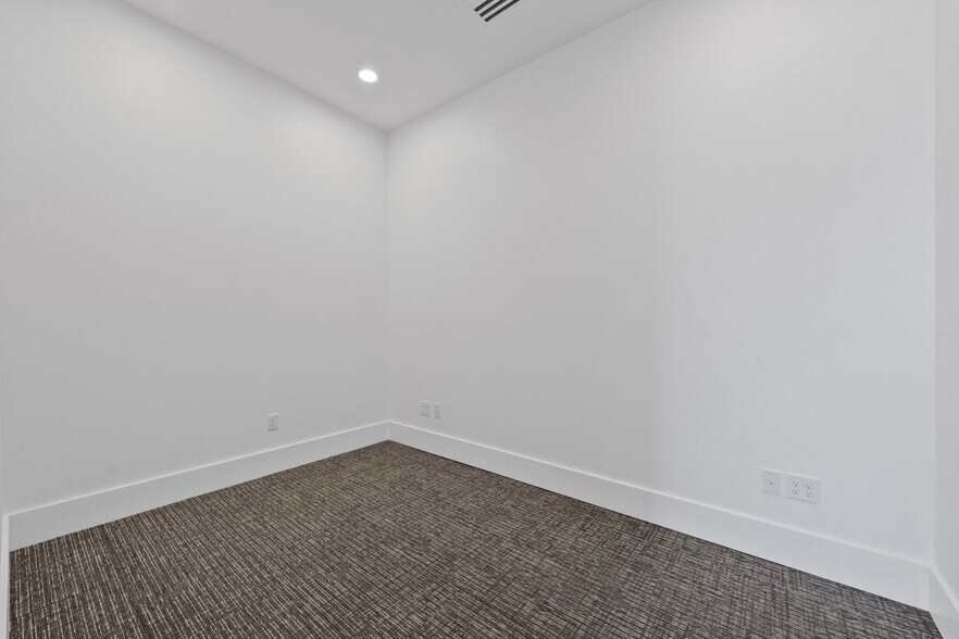 More Photos Of 1815 Destiny Ln, Bowling Green Office Residential For Lease