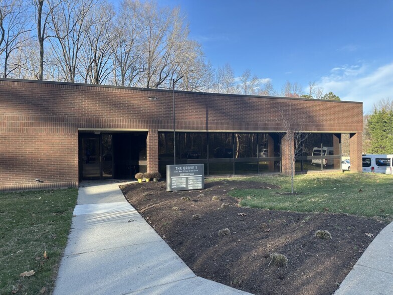More Photos Of 5102 W Village Green Dr, Midlothian Office For Lease