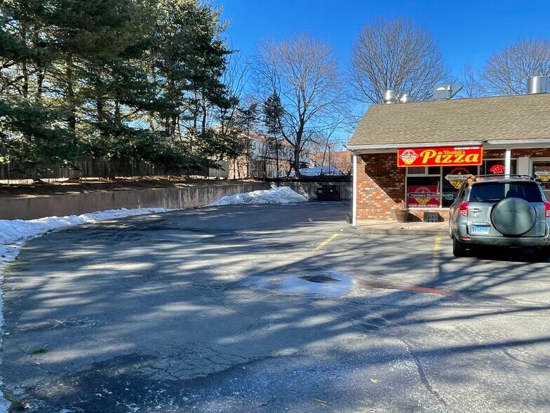 More Photos Of 337 Willard Ave, Newington Freestanding For Lease