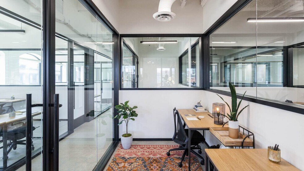 More Photos Of 500 W Madison St, Chicago Coworking Space