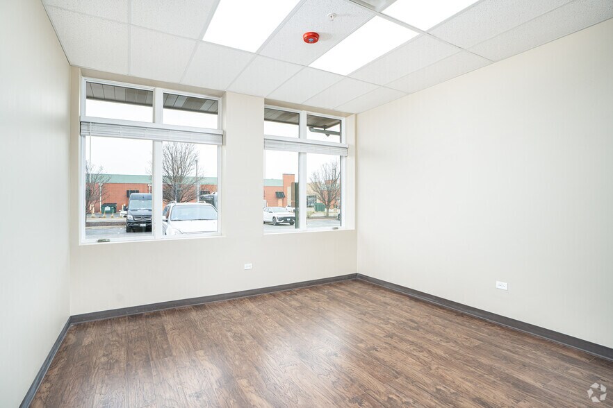 More Photos Of 3420 Lacrosse Ln, Naperville Coworking Space
