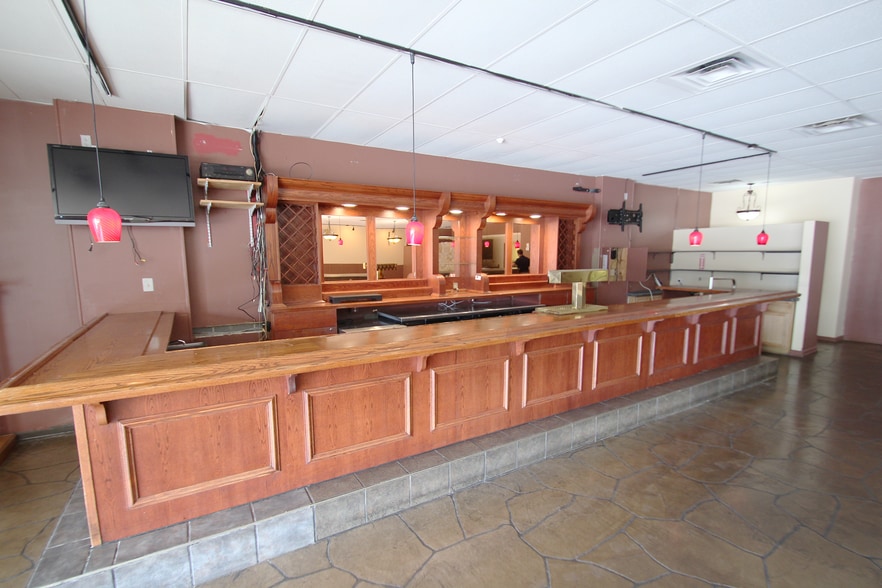 More Photos Of 6993-7011 Mill Rd, Brecksville Freestanding For Lease