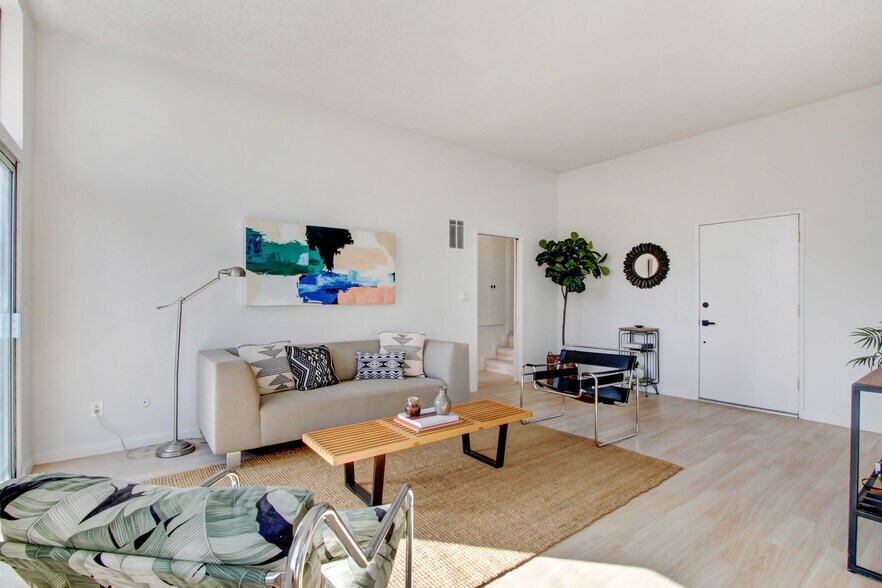 More Photos Of 1045 N Ardmore Ave, Los Angeles Apartments For Sale