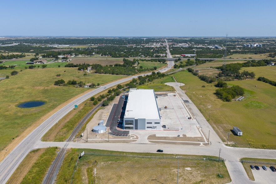 More Photos Of 1901 Industrial Dr, Taylor Warehouse For Lease