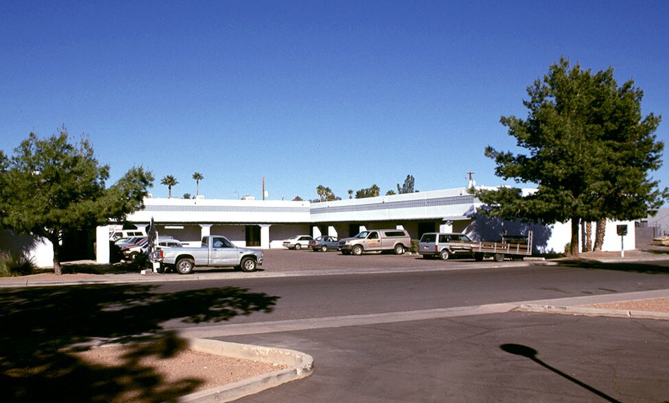More Photos Of 320 E 10th Dr, Mesa Warehouse For Lease