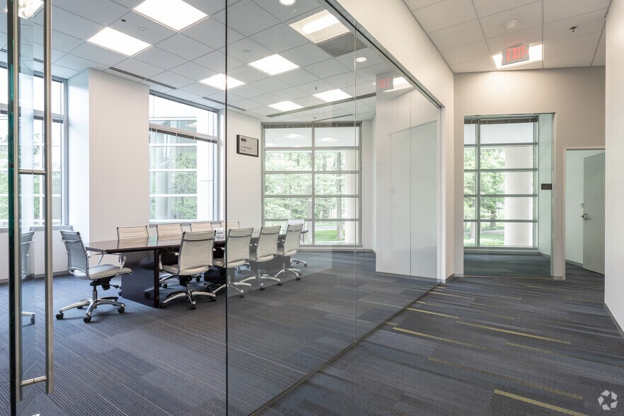More Photos Of 3120 Fairview Park Dr, Falls Church Office For Lease
