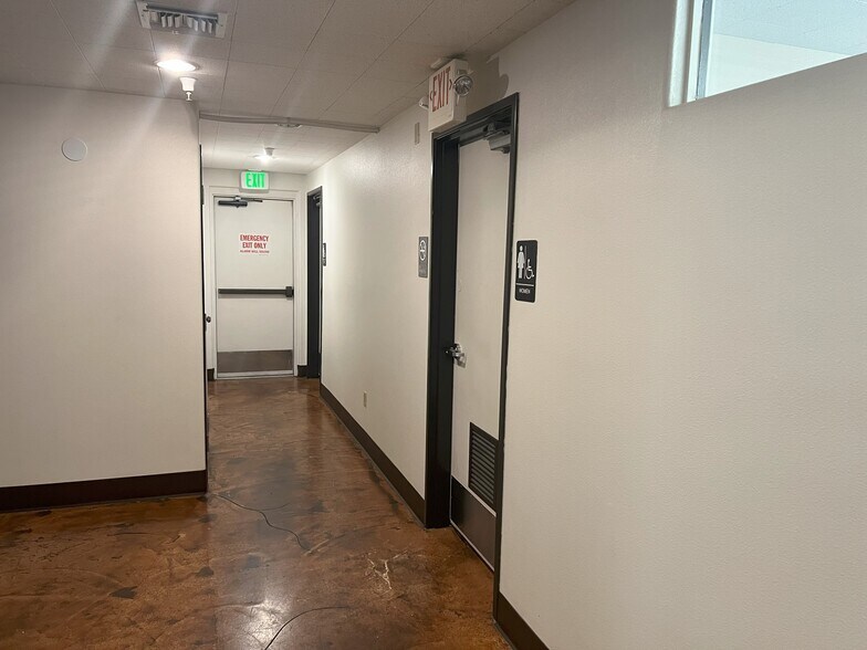 More Photos Of 1012 SE Cleveland Ave, Bend Storefront Retail Office For Lease