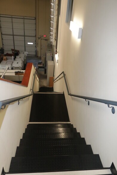 More Photos Of 2816 Columbia St, Torrance Light Distribution For Lease