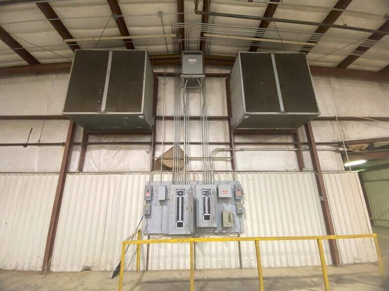 More Photos Of 422 Bay St, Heidelberg Manufacturing For Lease