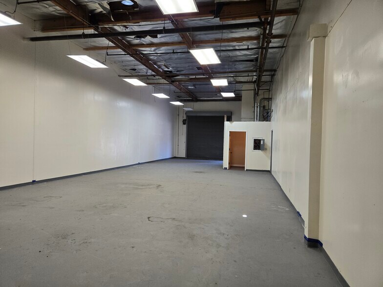 More Photos Of 13340 Saticoy St, North Hollywood Warehouse For Lease