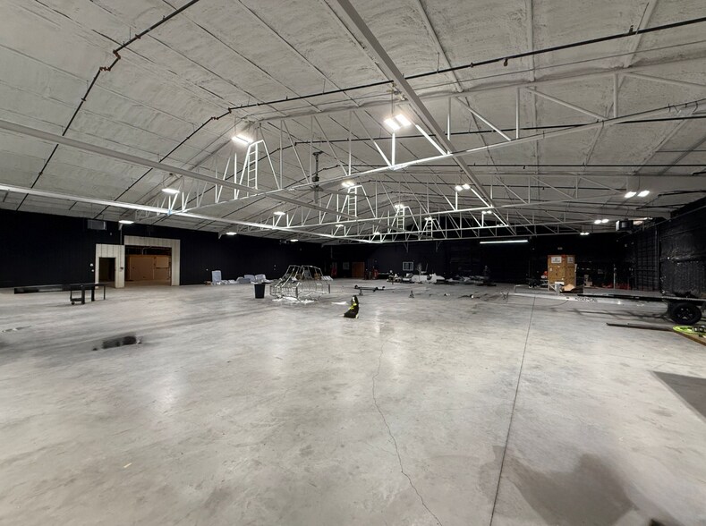 More Photos Of 2345 Nail Rd, Krum Warehouse For Lease
