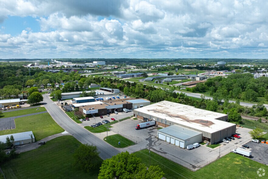 More Photos Of 3741 SW South Park Ave, Topeka Industrial For Sale