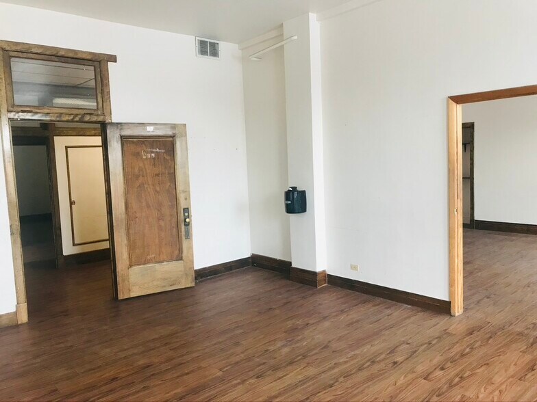 More Photos Of 1607 W Howard St, Chicago Office For Lease