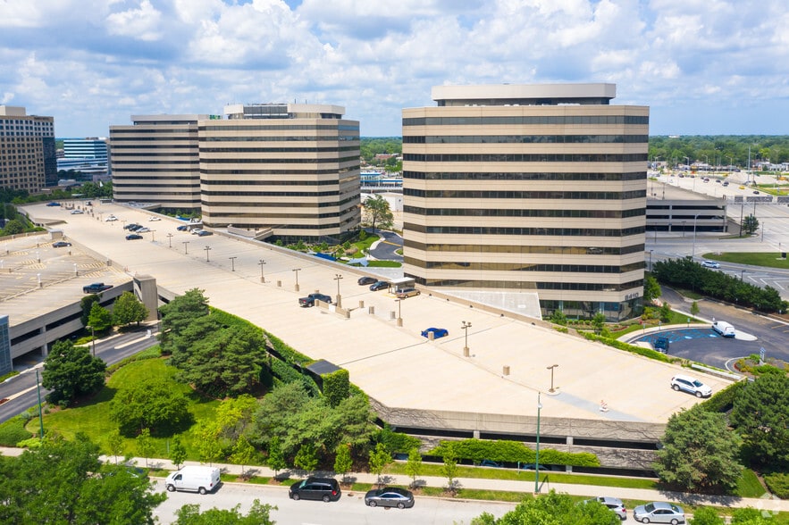 More Photos Of 8420 W Bryn Mawr Ave, Chicago Office For Lease