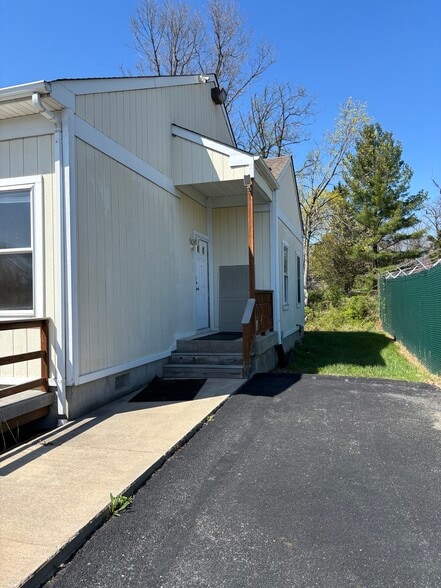 More Photos Of 95 N Leslie Rd, North East Office Residential For Lease